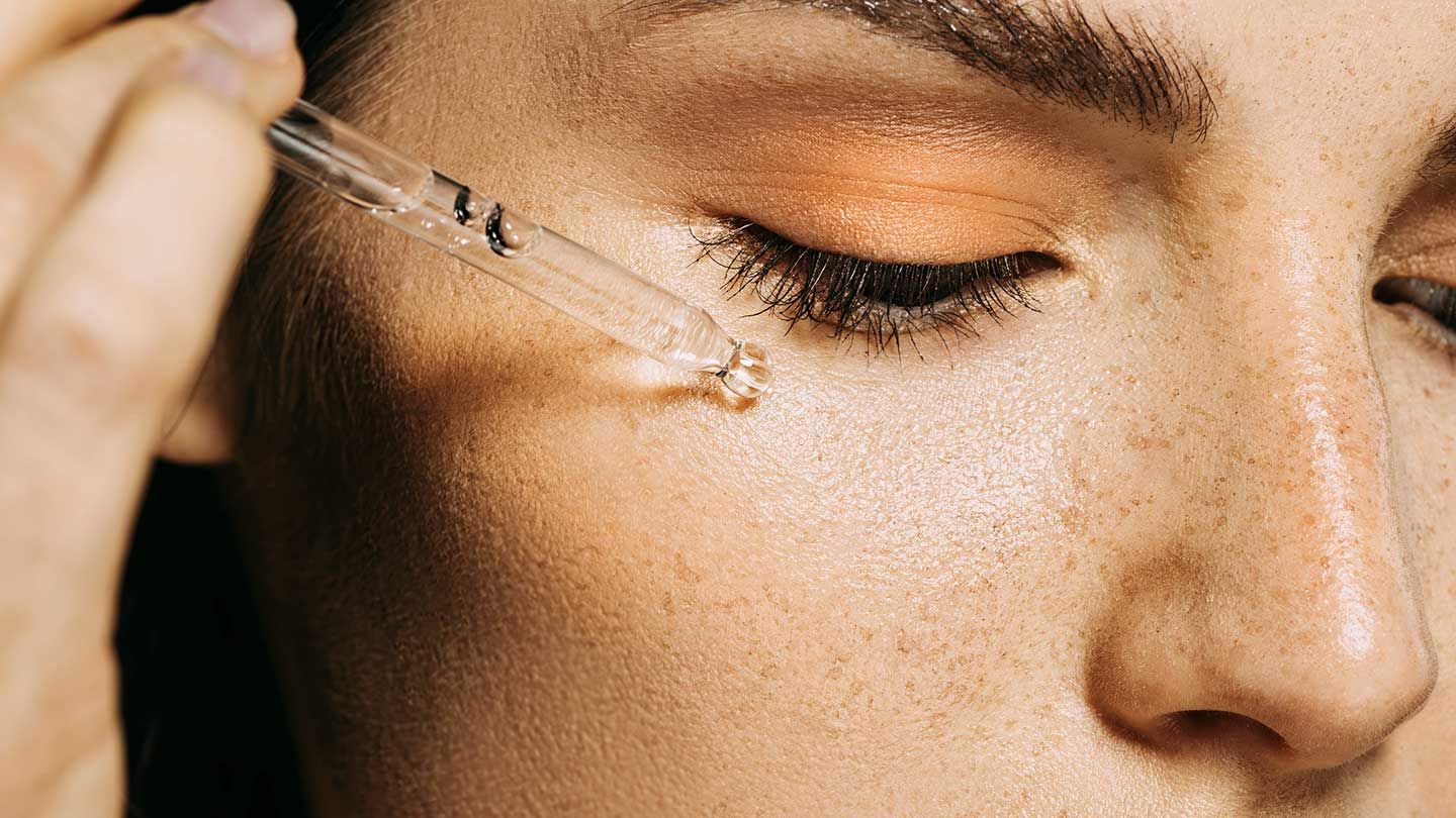 What does arbutin do for the skin?