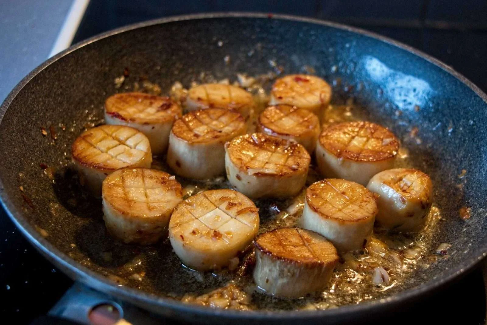King Trumpet Mushroom Benefits: 7 Science-Backed Reasons This Fungi Deserves a Spot on Your Plate 6 Pan-seared king trumpet mushroom scallops with golden crust served on white plate