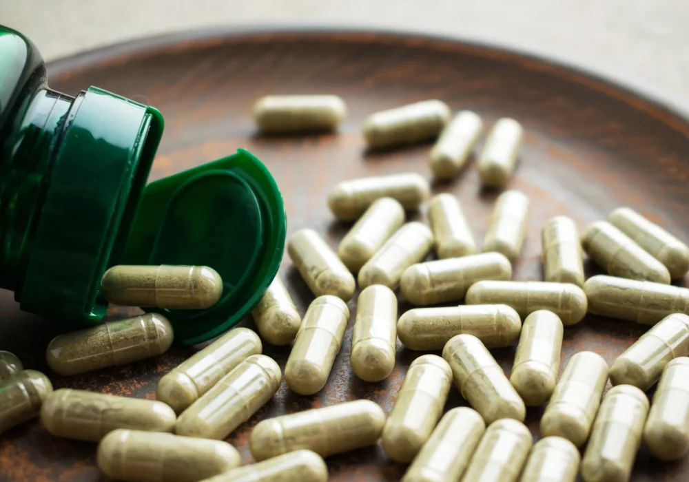 closeup_green_pill_bottle_975647240